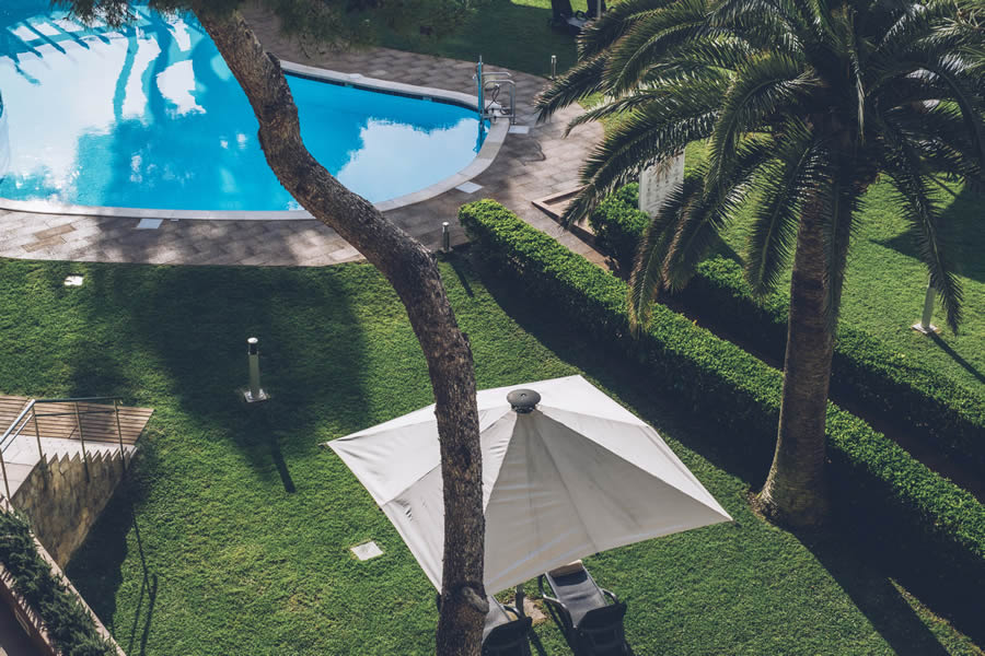 Urlaub im Doppelzimmer mit Aussicht auf Garten und Pool im Hotel Aya in Playa de Palma