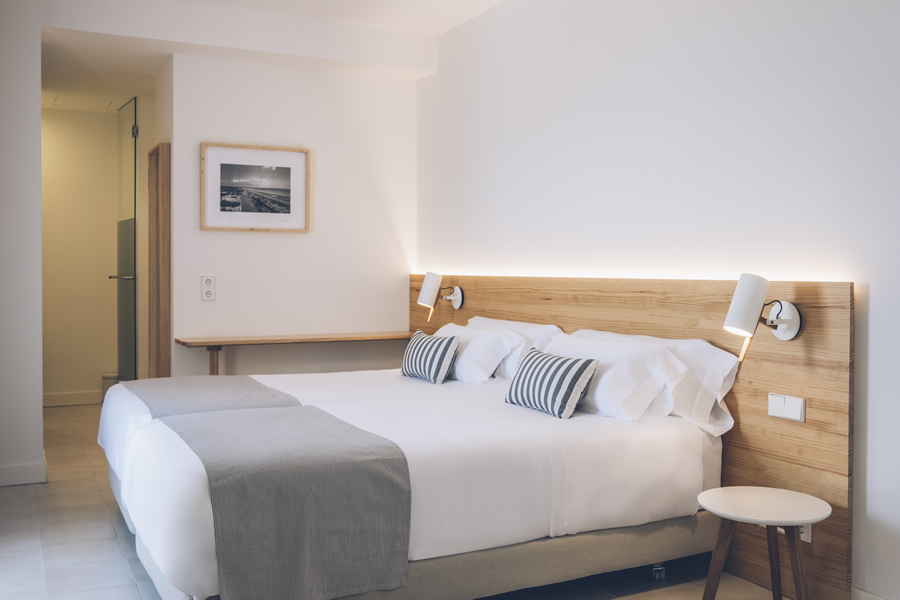 Funktionelles Dreibettzimmer des Hotels Aya in Playa de Palma
