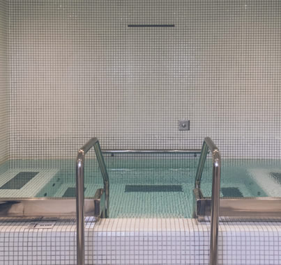 desconecte en el jacuzzi del AYA Seahotel - Adults Only en Playa de Palma