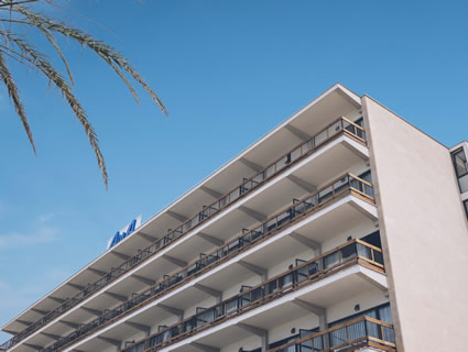 hotel aya en playa de palma se moderniza