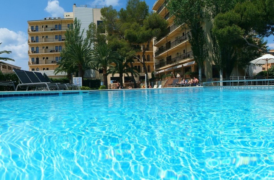 hotel aya en playa de palma 60 anos de trabajo