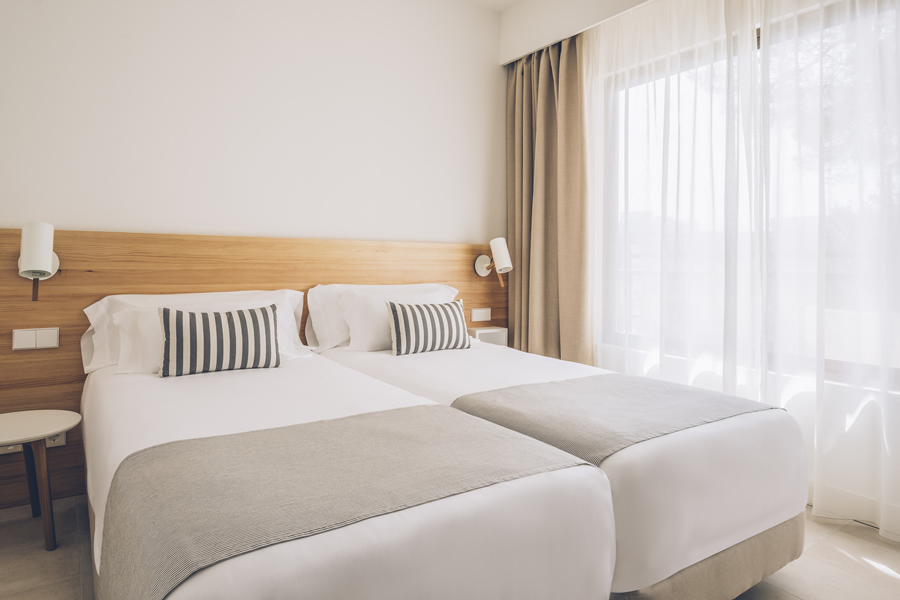Réservez votre chambre avec vue jardin et piscine à l'hôtel Aya à Playa de Palma