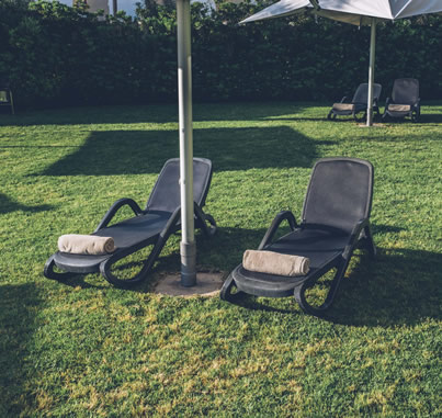 Détendez-vous dans le solarium de l'Hôtel Ayz à Playa de Palma